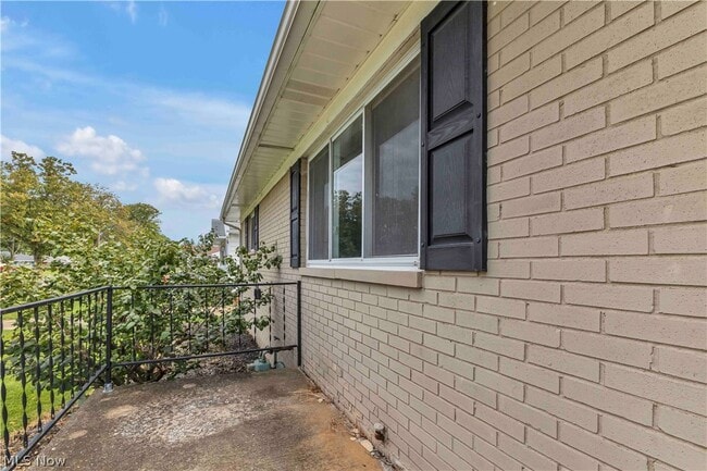 Photo - 325 Thelma Dr
