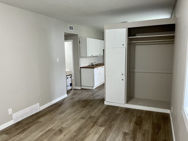 Photo - 203 Yale Ave E Unit 2