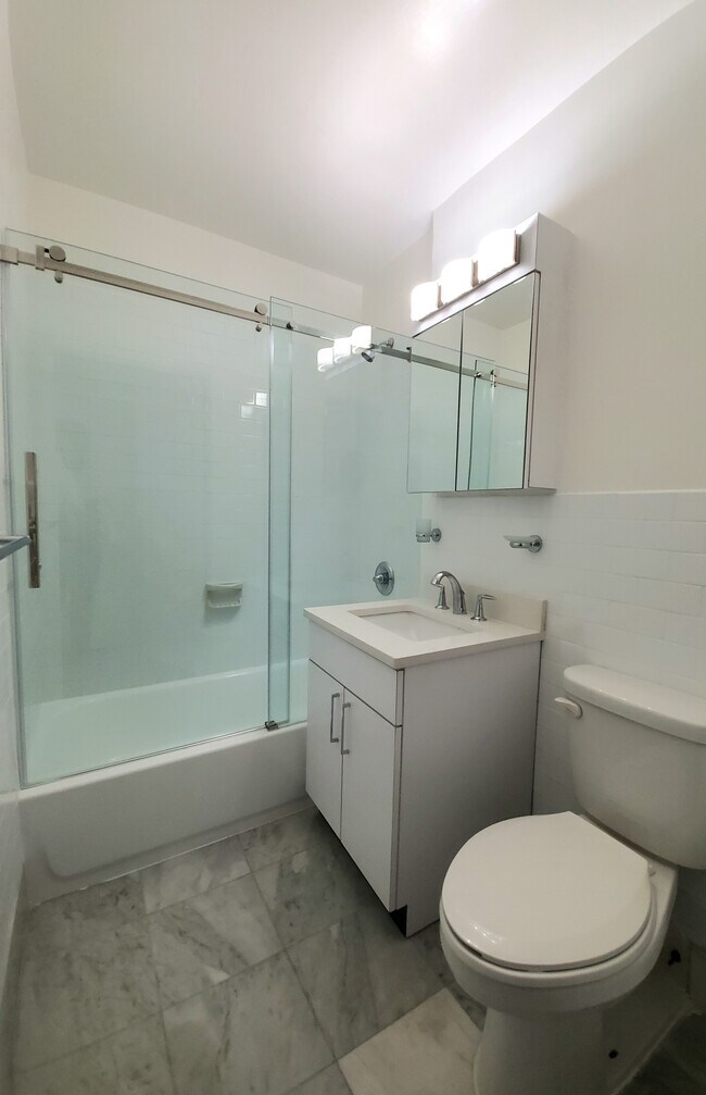 Photo - 235 W 22nd St Unit Ev2Y