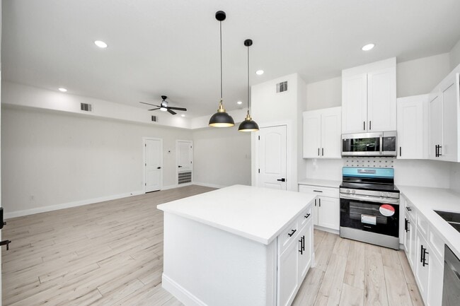 Photo - 7815 Joy St