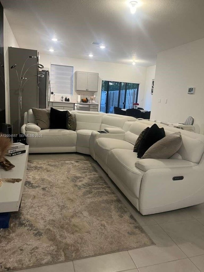 Photo - 1431 NE 3rd Ave