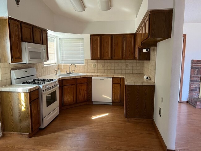 Photo - Northeast Hanford 3 bedroom 2 bath with la...