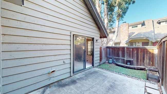 Photo - 3 Bed/2.5 Bath Townhome In Eastside Costa ...