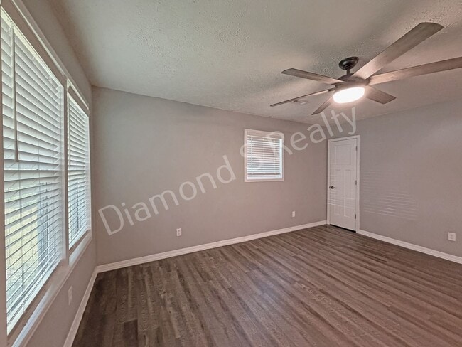 Photo - Spacious, Clean 3 Bedroom Home + Bonus Room Available!