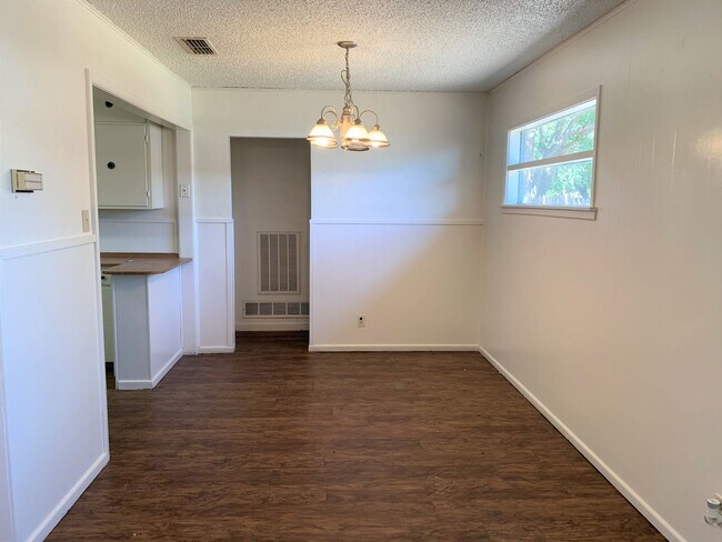Photo - Pre-Leasing 3 Bed 1 Bath