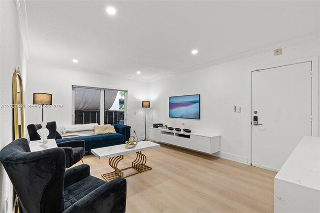 Building Photo - 10780 N Kendall Dr Unit E7
