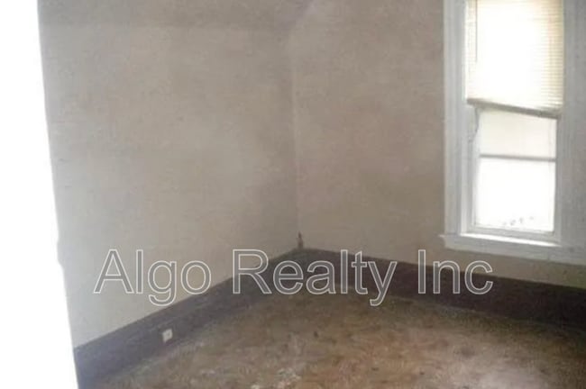 Photo - 2647 Fremont Ave N