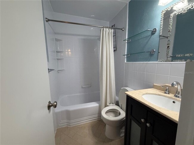 701 SW 28 St