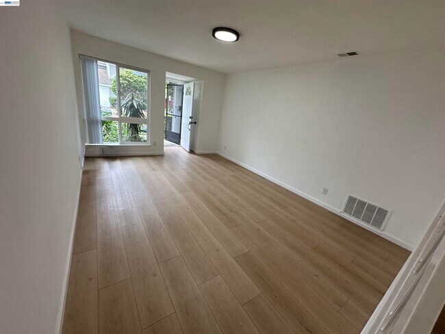 Photo - 157 El Dorado Common