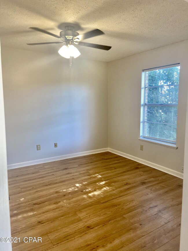 Photo - 2422 Johnson Dr