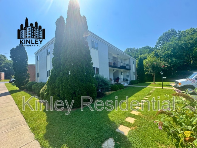 Building Photo - 3647 Spangenberg Ave Unit Apt 7B