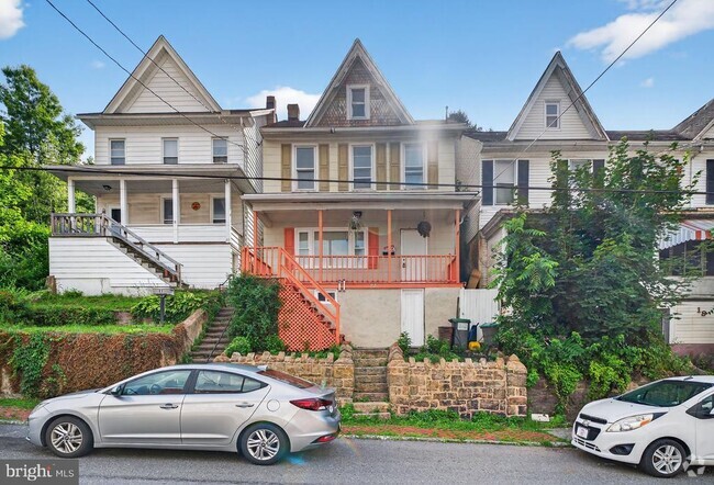 Building Photo - 23 N Greenwood St Rental