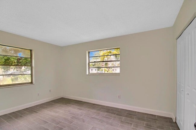 Photo - 3050 Martin Ave