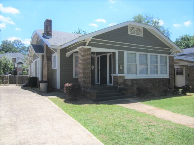 Building Photo - 617 10th Ct S