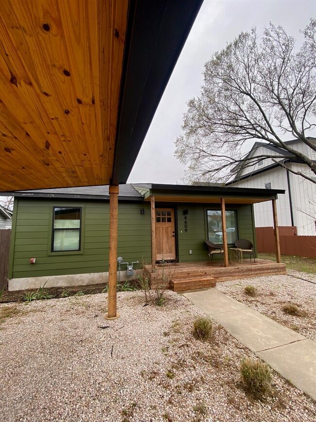 Building Photo - 4609 Leslie Ave