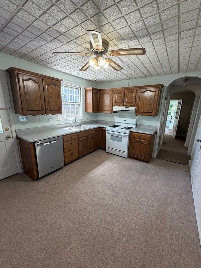 Photo - 3 Bedroom, 2 Full Bath Home with 4-Season Room, Garage & Large Lot