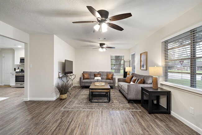 Photo - 1606 E Fayle Ave