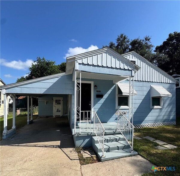 1312 E Mistletoe Ave