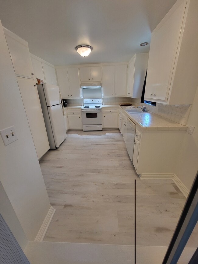 Photo - 2302 E 2nd St Unit 2E