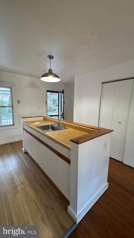 Photo - 8486 Main St