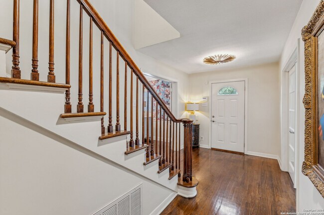 Photo - BEAUTIFUL 4-BEDROOM HOME IN TERRELL HILLS