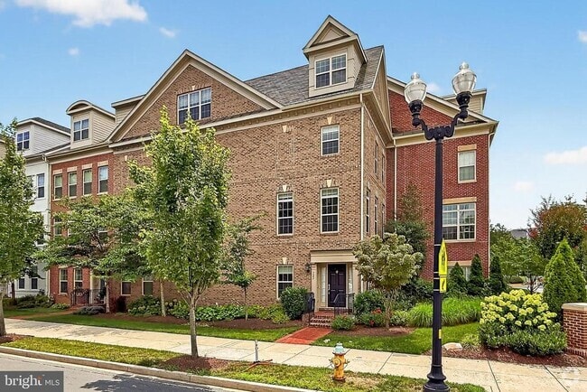 Building Photo - 322 N George Mason Dr Rental