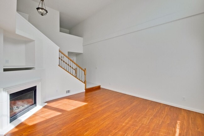 Photo - Spacious 2 Bed 2.5 Bath Townhome In Milpitas!