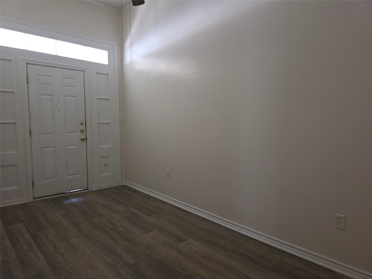 Photo - 601 W Washington Ave