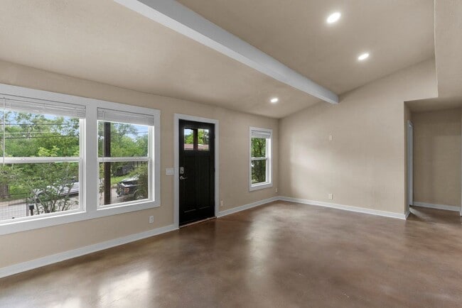 Photo - 4305 Leslie Ave
