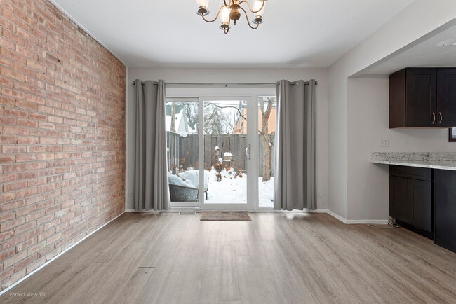 Photo - 1750 Henley St