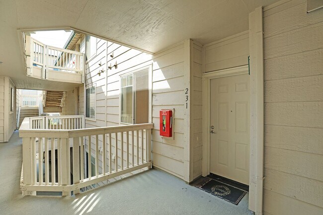 Photo - Spacious, Open-Concept 2/2 Condo SSF Unit 231
