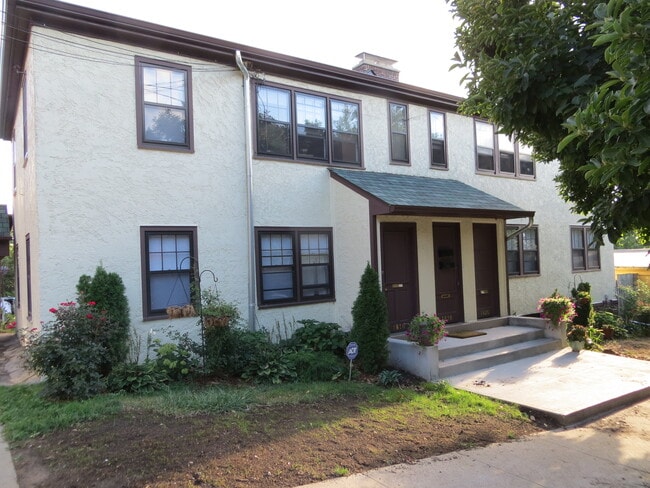 Building Photo - 1820 Pleasant St Unit 1