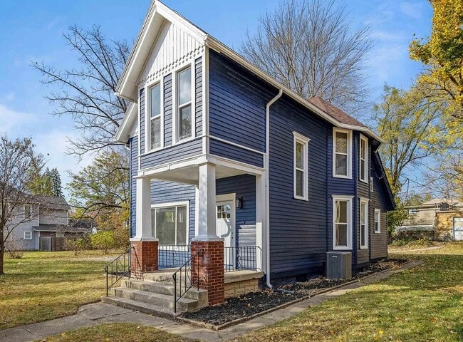 Photo - 316 W Creighton Ave