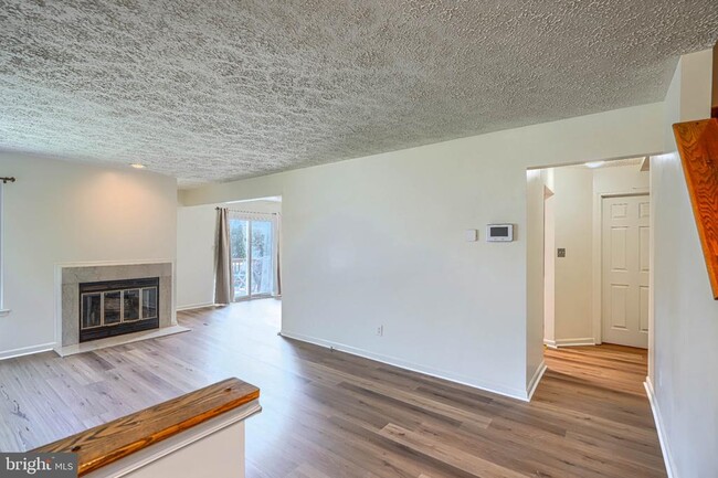 412 Darby Ln