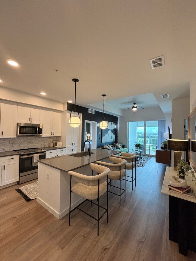 Photo - 2001 Embassy Dr Unit B10