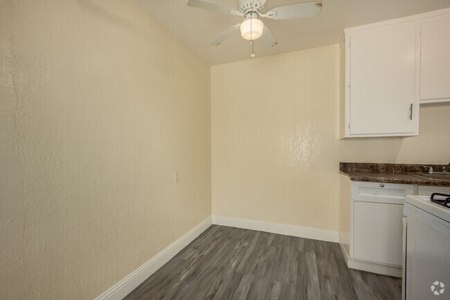 1BR, 1BA - 525SF - Dining Room