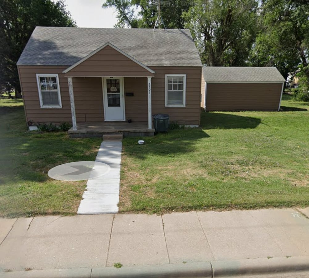2 Bedroom, 1 Bathroom House with Detached Garage - 2 Bedroom, 1 Bathroom House with Detached Garage