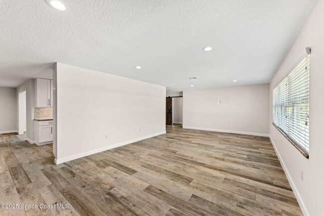 Photo - 215 S Robert Way