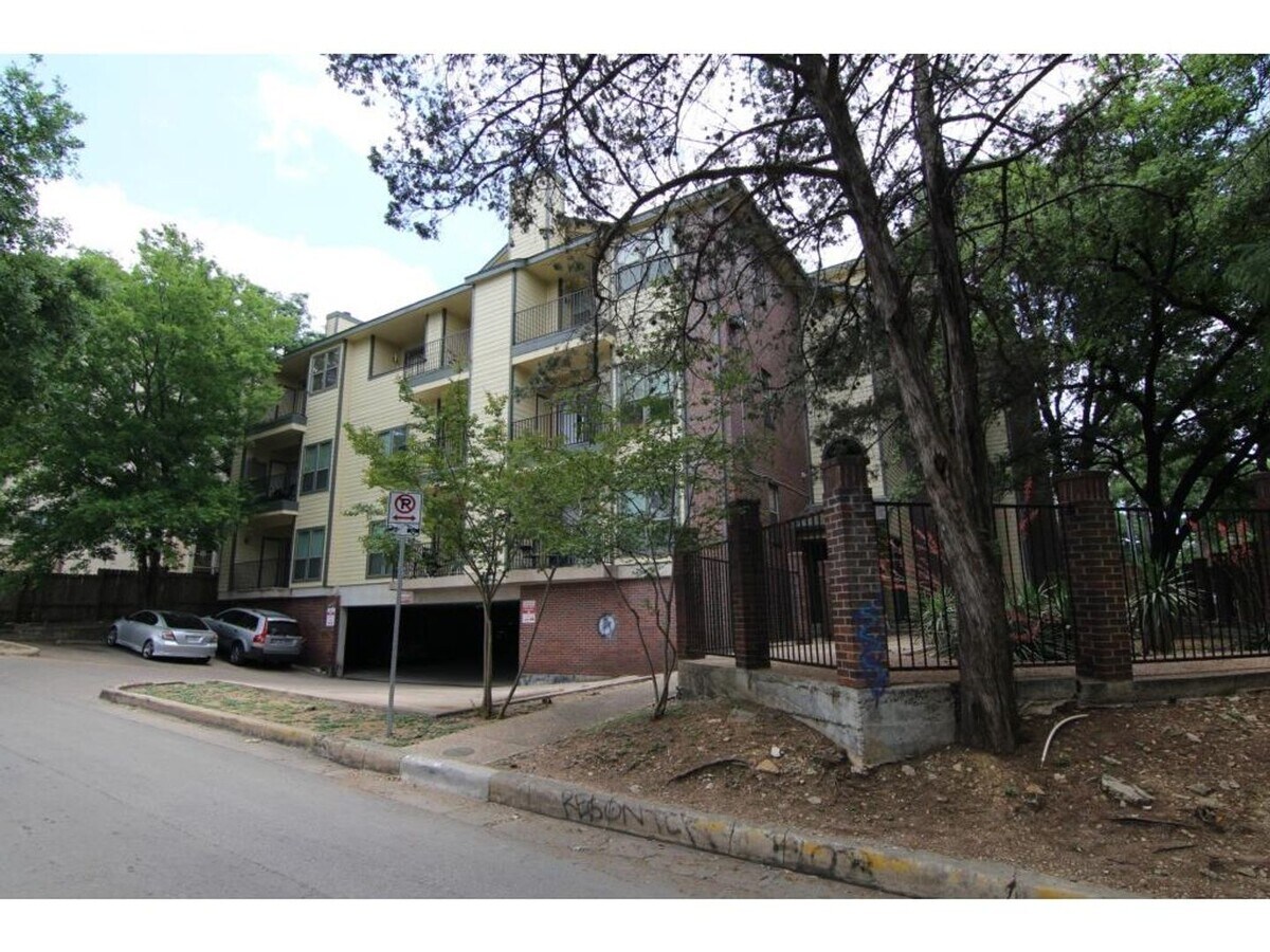 Photo - PRELEASE 8/15/2025 2 bed 2 bath Unit 103