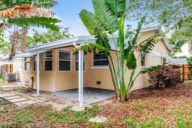 Photo - 195 E 28th St