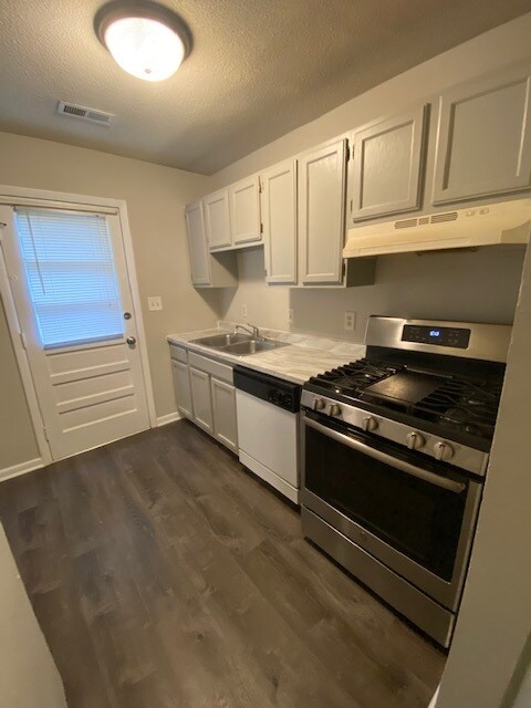 Photo - 3909 Overland Hts