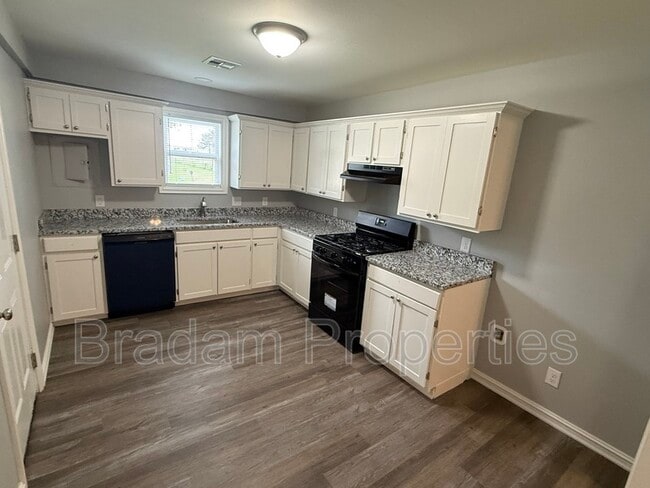 Photo - 402 S Cedar St