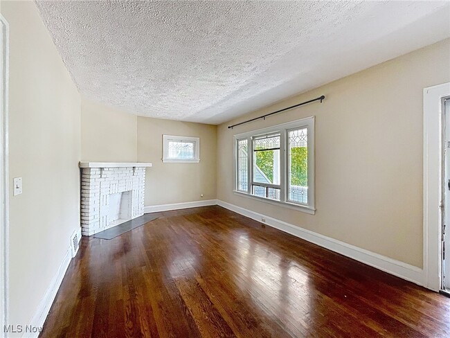 Photo - 2683 Hampshire Rd Unit 2