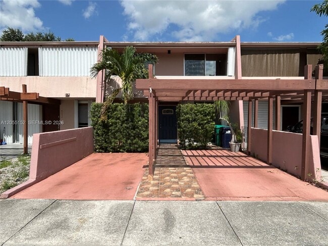 Building Photo - 14110 SW Kendale Lakes Cir