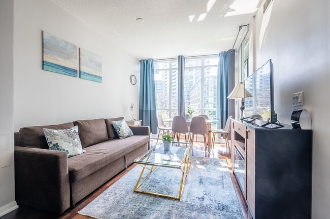 Building Photo - 250 Fort York Blvd Unit ID1345800P