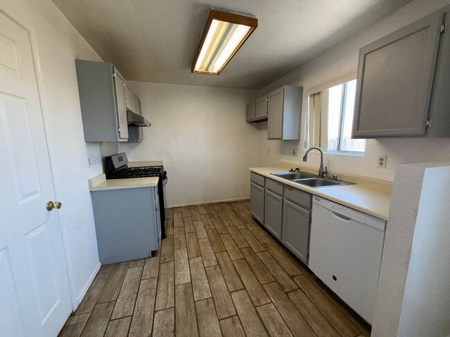 Photo - 807 Gemstone Ave Unit 4