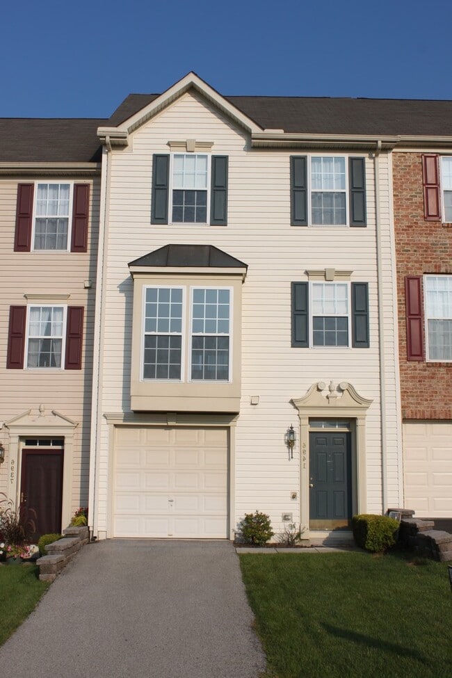 Building Photo - Spacious Townhome in Spring Garden Township