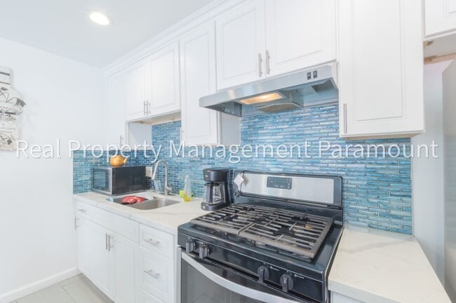 Photo - 1362 E 61st St Unit 1362