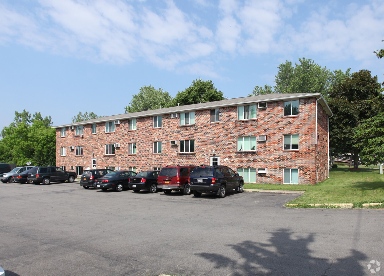 French Road Apartments - 808-848 French Rd Apts