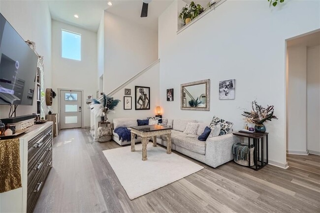 Photo - 8005 Linnie Ln